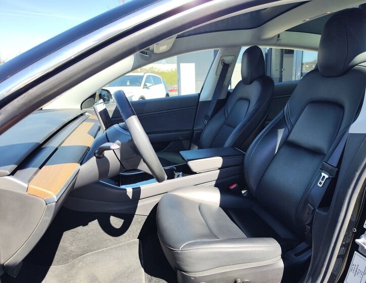 Tesla Model 3 Sedan / Limuzína 0,0 155 kw