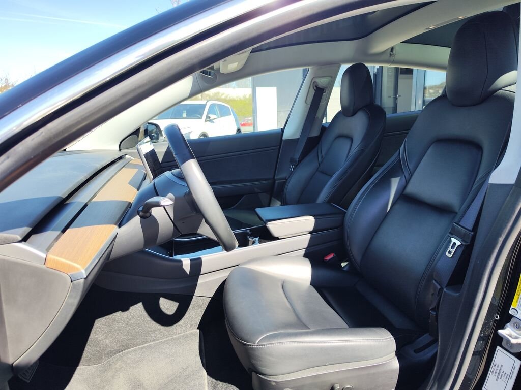 Tesla Model 3 Sedan / Limuzína 0,0 155 kw