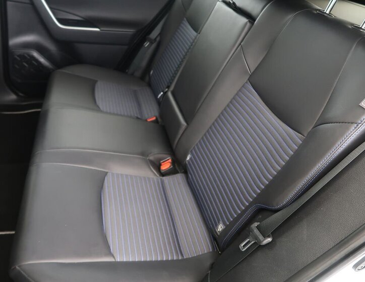 Toyota RAV4 SUV / Terénní 2,5 l 131 kw