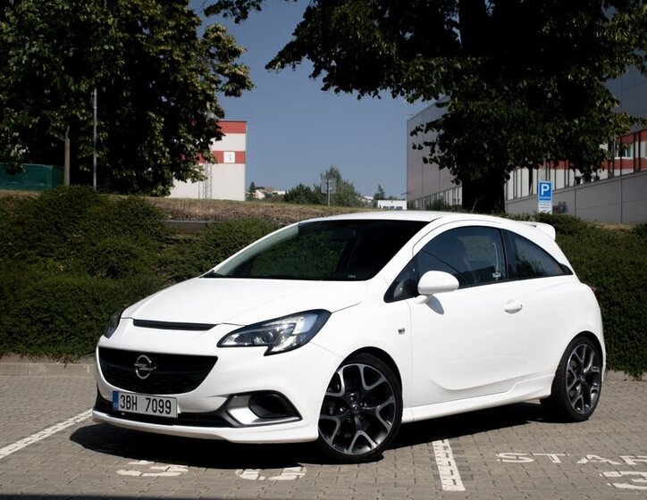 Opel Corsa Hatchback 1,6 l 152 kw