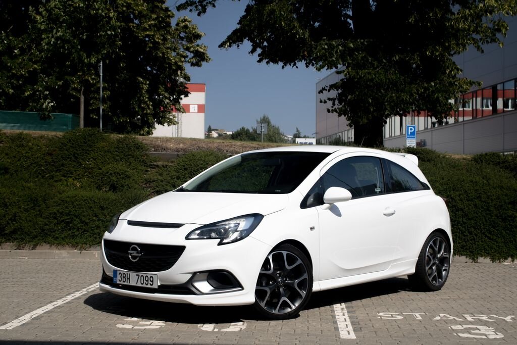 Opel Corsa Hatchback 1,6 l 152 kw