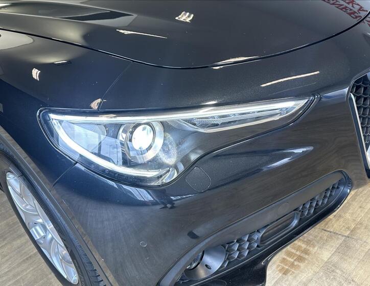 Alfa Romeo Stelvio 5