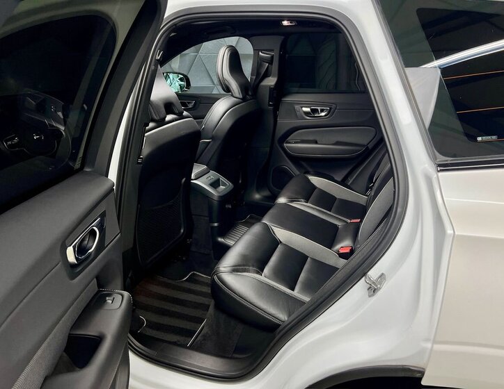 Volvo XC60 SUV / Terénní 2,0 l 288 kw