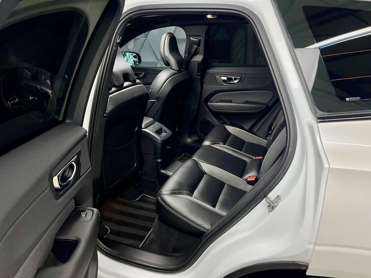 Volvo XC60 SUV / Terénní 2,0 l 288 kw