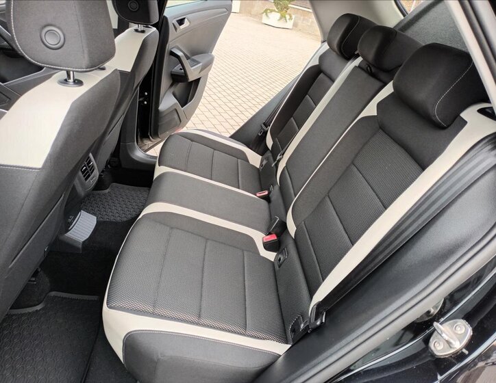 Volkswagen T-Roc SUV / Terénní 1,5 l 110 kw