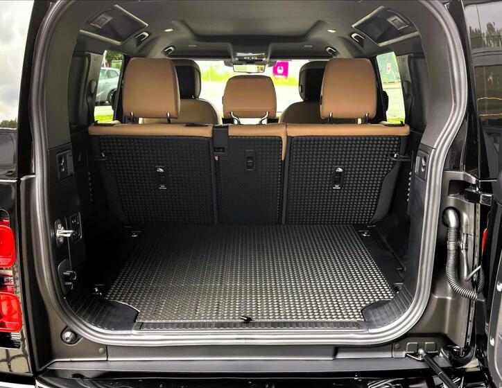 Land Rover Defender 6