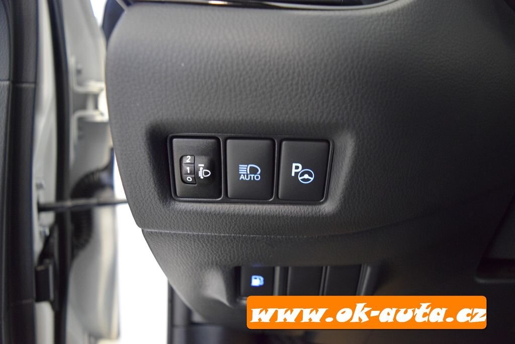 Toyota C-HR Hatchback 1,8 l 0