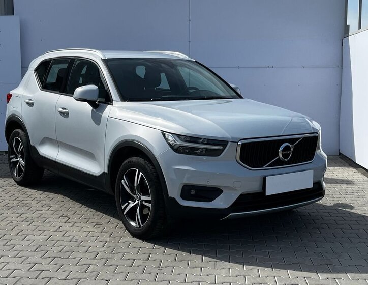 Volvo XC40 SUV / Terénní 1,5 l 120 kw