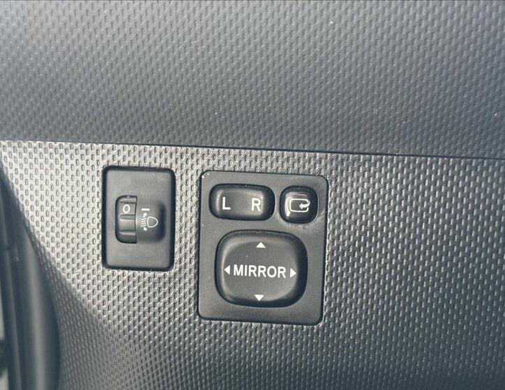 Toyota Urban Cruiser Hatchback 1,3 l 74 kw