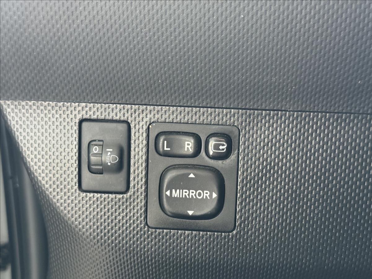 Toyota Urban Cruiser Hatchback 1,3 l 74 kw