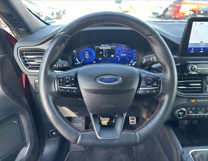 Ford Kuga SUV / Terénní 1,5 l 110 kw