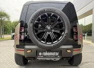 Land Rover Defender 9