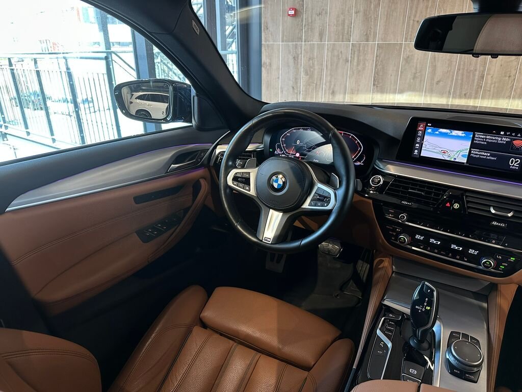 BMW Řada 5 Kombi 3,0 l 195 kw