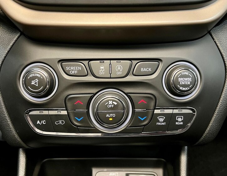 Jeep Cherokee SUV / Terénní 2,0 l 125 kw