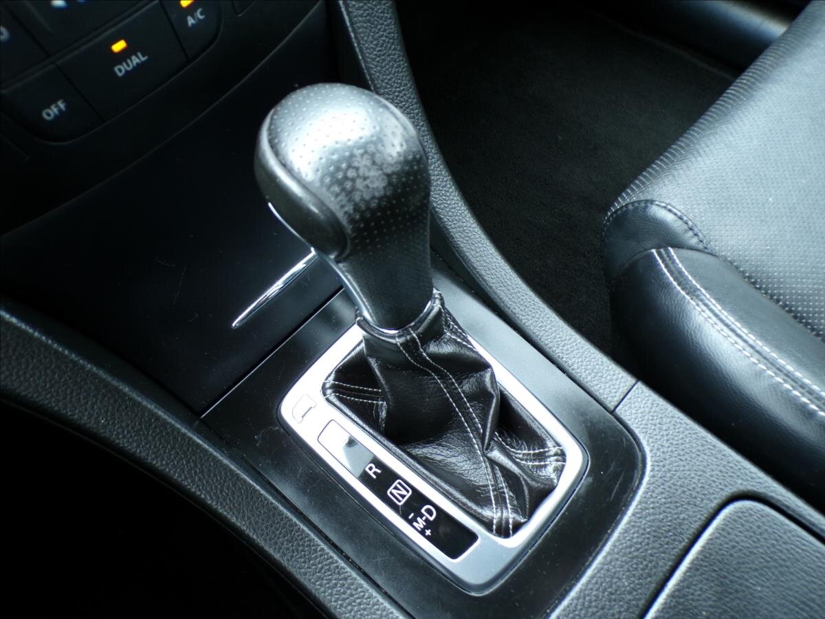 Suzuki Kizashi Sedan / Limuzína 2,4 l 131 kw