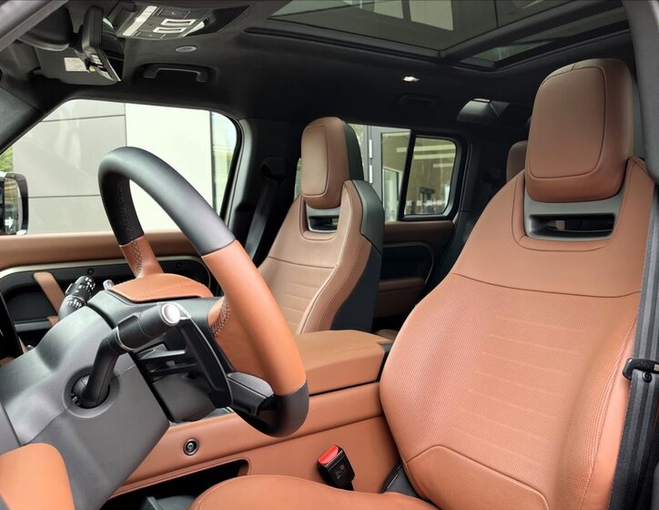 Land Rover Defender SUV 4,4 l 467 kw