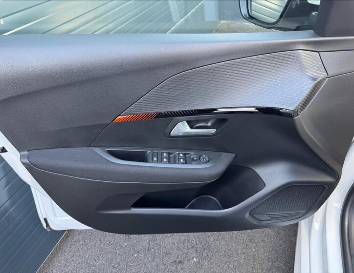 Peugeot 208 Hatchback 1,2 l 55 kw