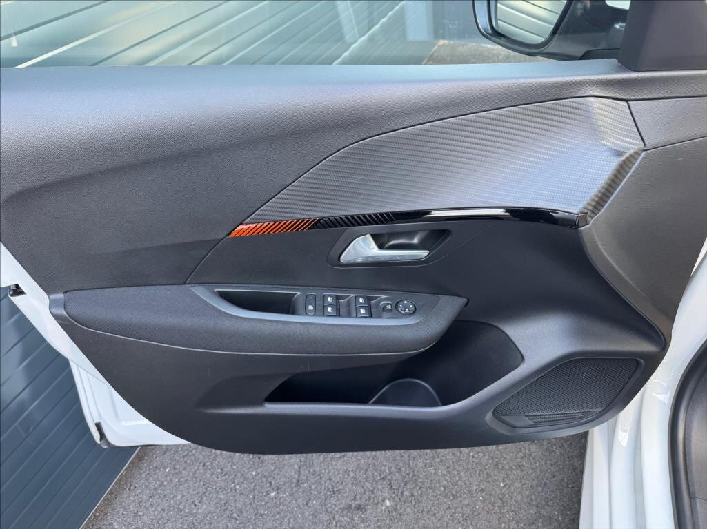 Peugeot 208 Hatchback 1,2 l 55 kw