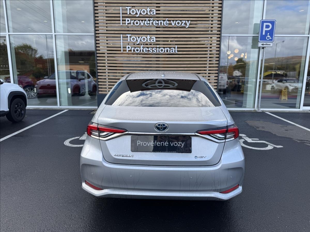 Toyota Corolla Sedan / Limuzína 1,8 l 72 kw
