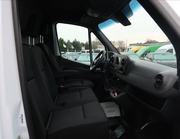 Mercedes-Benz Sprinter 13