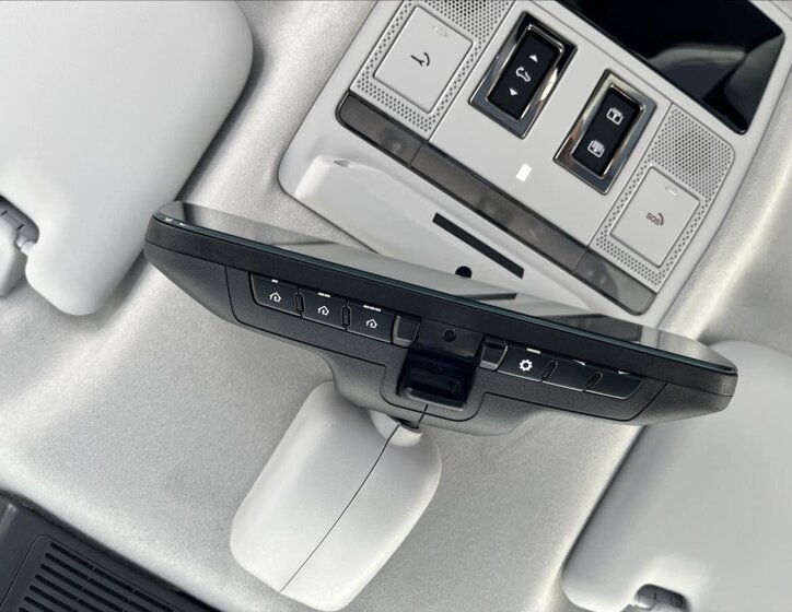 Land Rover Defender SUV / Terénní 4,4 l 467 kw