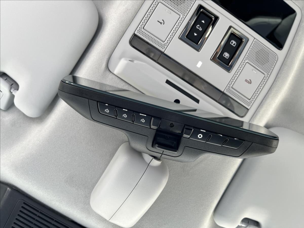 Land Rover Defender SUV / Terénní 4,4 l 467 kw