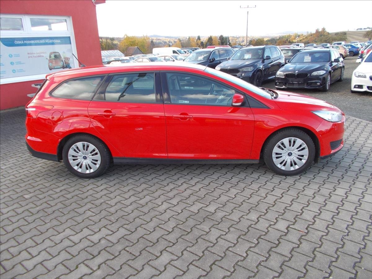 Ford Focus Kombi 999,0 74 kw
