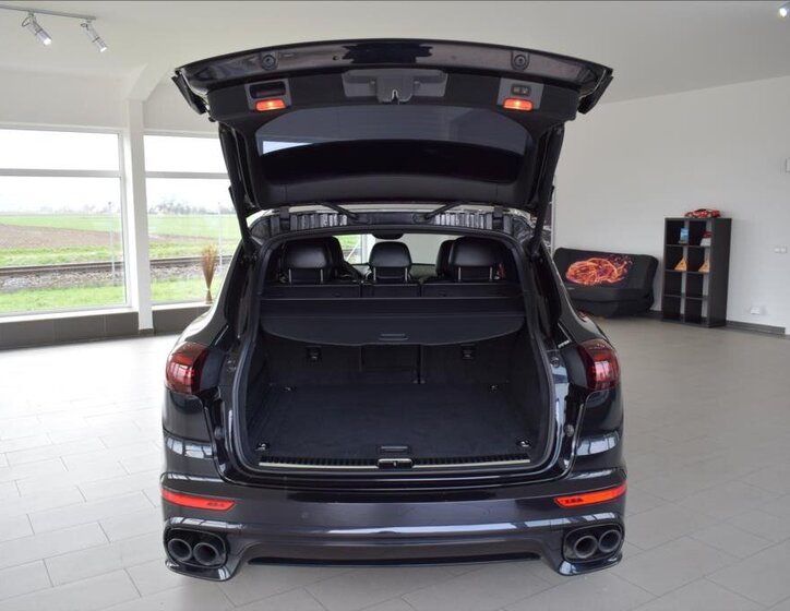 Porsche Cayenne 12