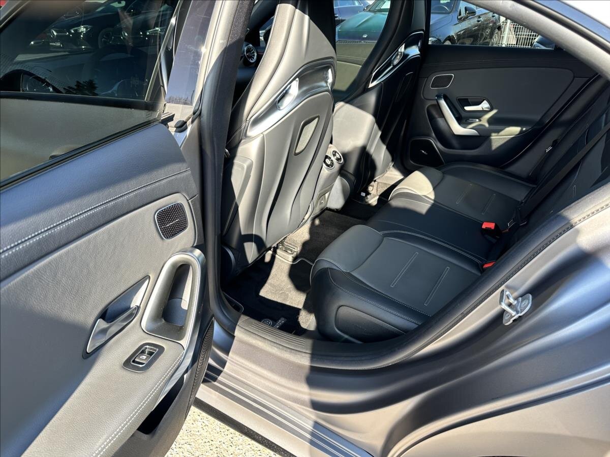 Mercedes-Benz CLA Kupé 2,0 l 310 kw