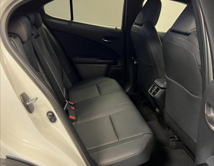 Lexus UX 300h SUV / Terénní 2,0 l 146 kw