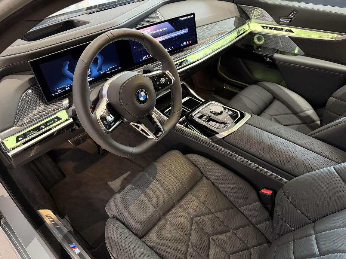 BMW Řada 7 Sedan 3,0 l 220 kw