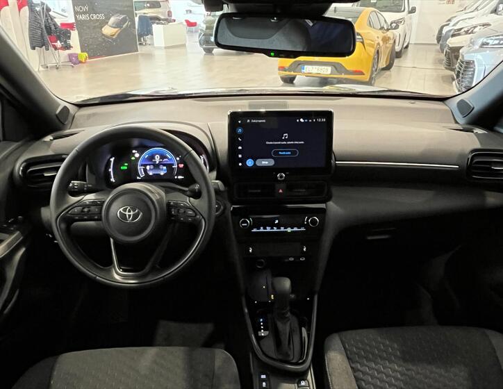 Toyota Yaris Cross 12