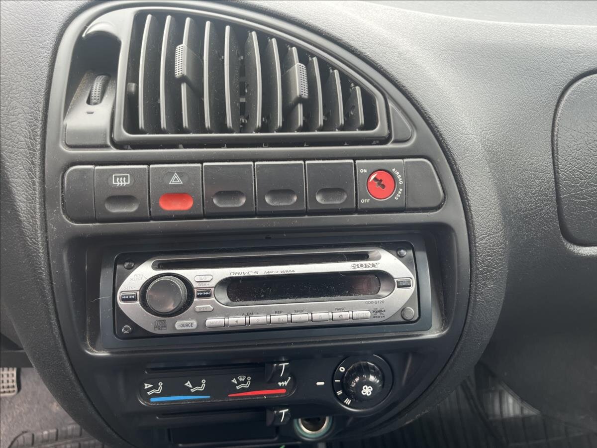 Citroën Saxo Hatchback 1,1 l 40 kw