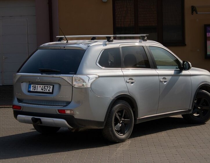 Mitsubishi Outlander SUV / Terénní 2,3 l 110 kw