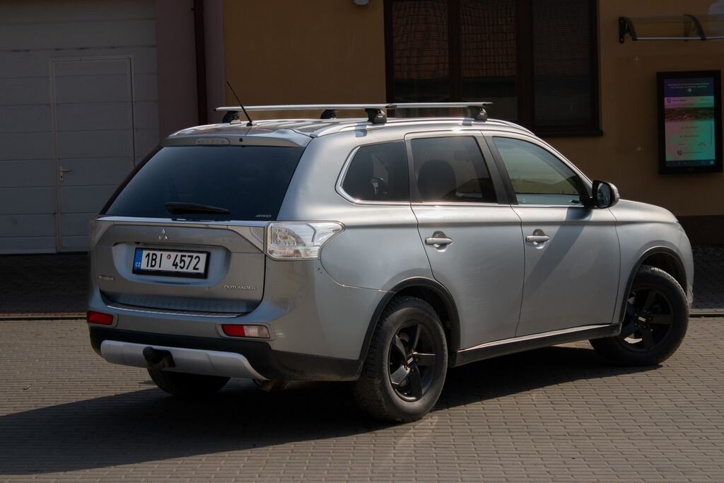 Mitsubishi Outlander SUV / Terénní 2,3 l 110 kw