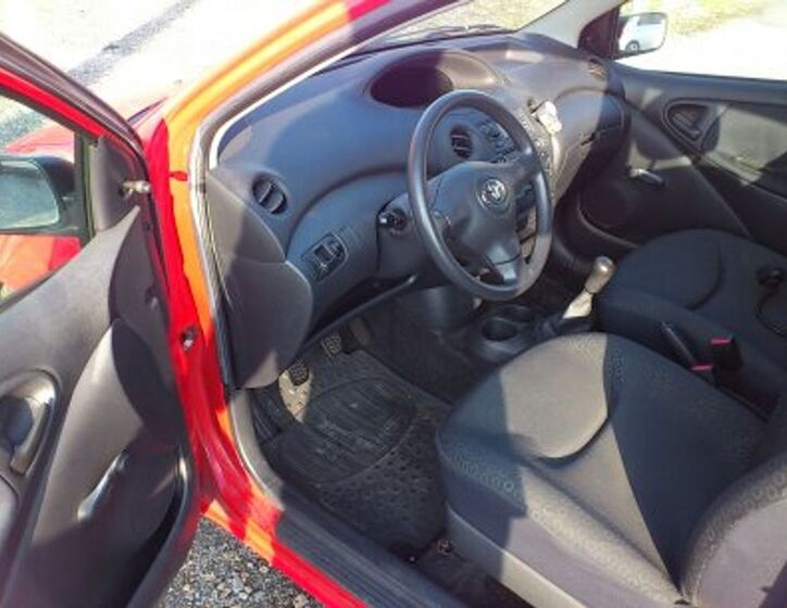 Toyota Yaris 9