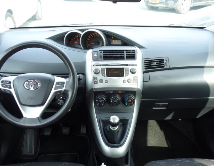 Toyota Verso MPV 1,6 l 97 kw