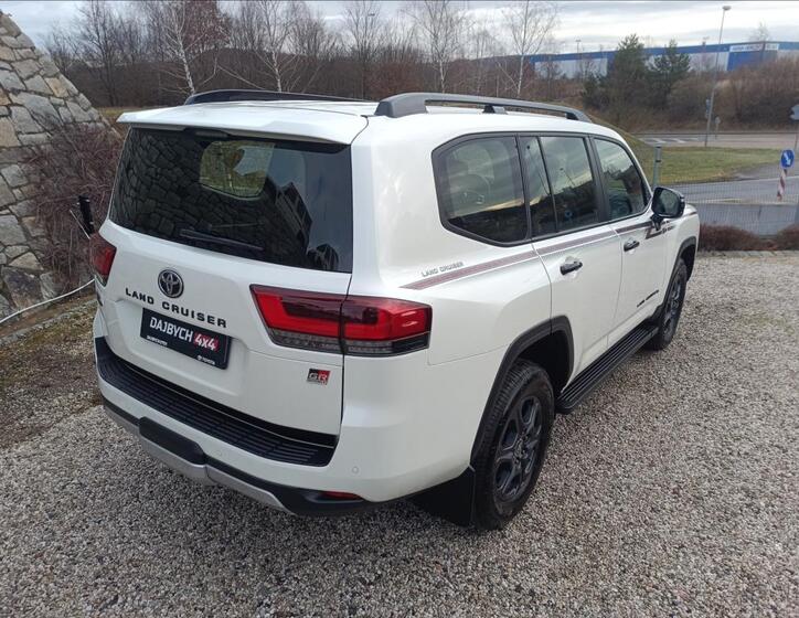 Toyota Land Cruiser 7