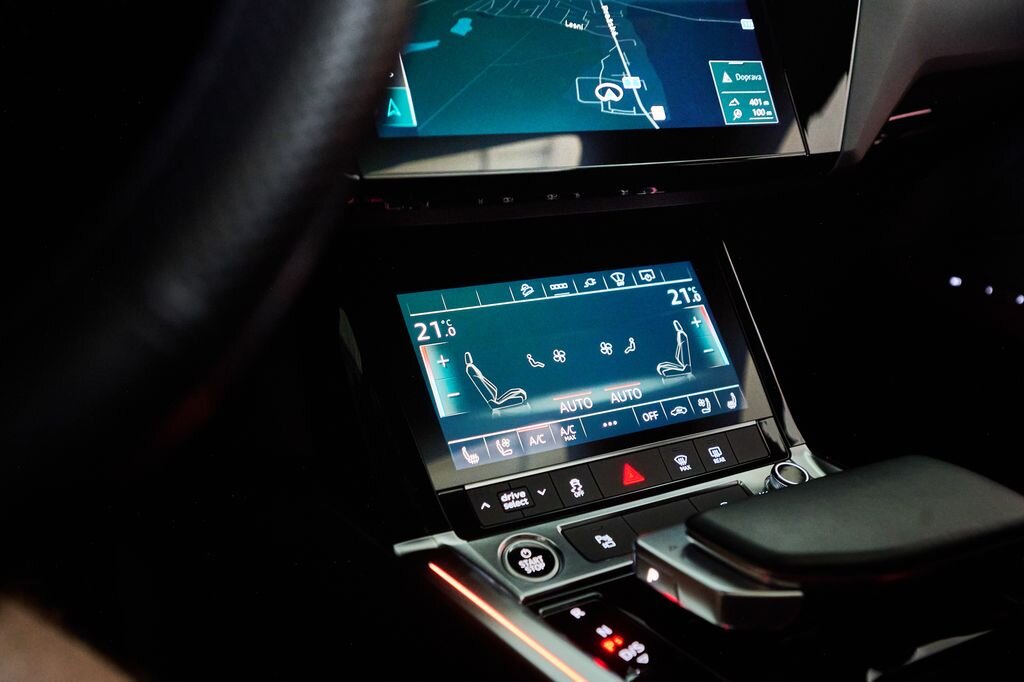 Audi e-tron SUV / Terénní 0,0 300 kw