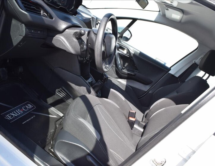 Peugeot 208 Hatchback 1,4 l 50 kw