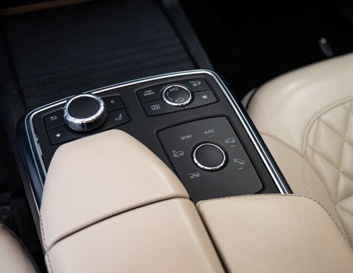 Mercedes-Benz GL SUV 4,7 l 320 kw