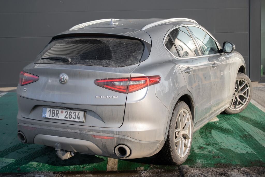 Alfa Romeo Stelvio SUV 2,0 l 206 kw