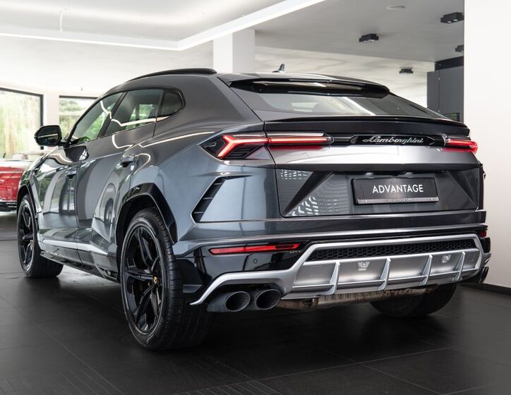 Lamborghini Urus 4