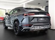 Lamborghini Urus 4