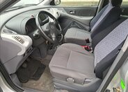 Nissan Almera Tino 23