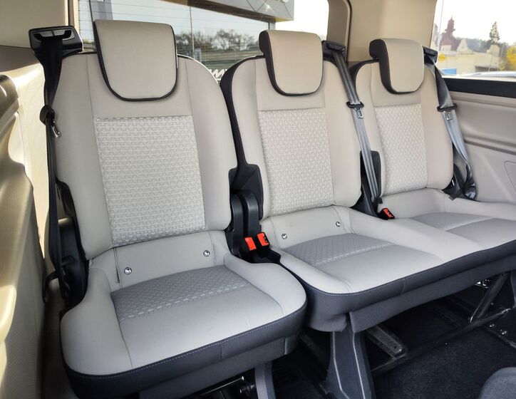 Ford Tourneo Custom 11