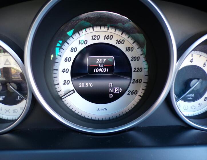 Mercedes-Benz Třídy E 8