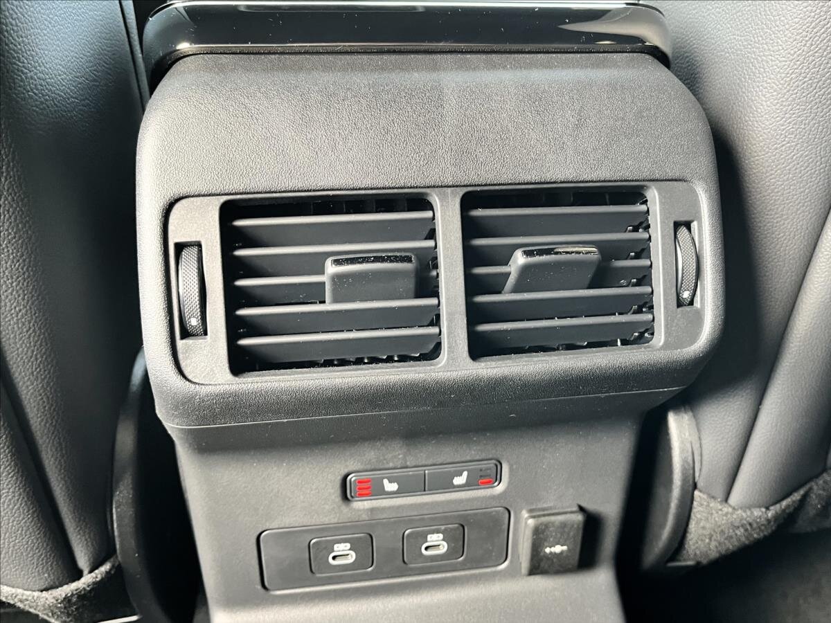 Land Rover Range Rover Velar SUV / Terénní 2,0 l 150 kw