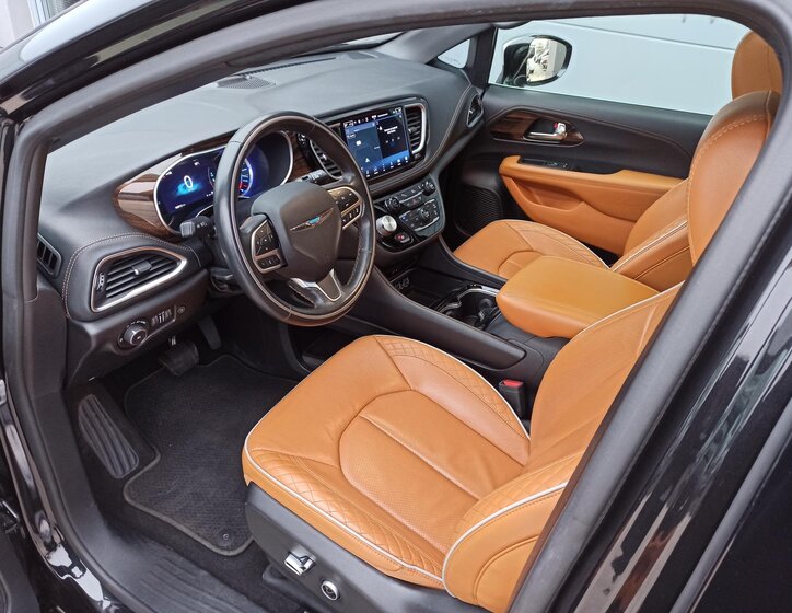 Chrysler Pacifica 11