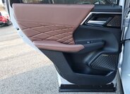 Mitsubishi Outlander SUV 2,4 l 225 kw